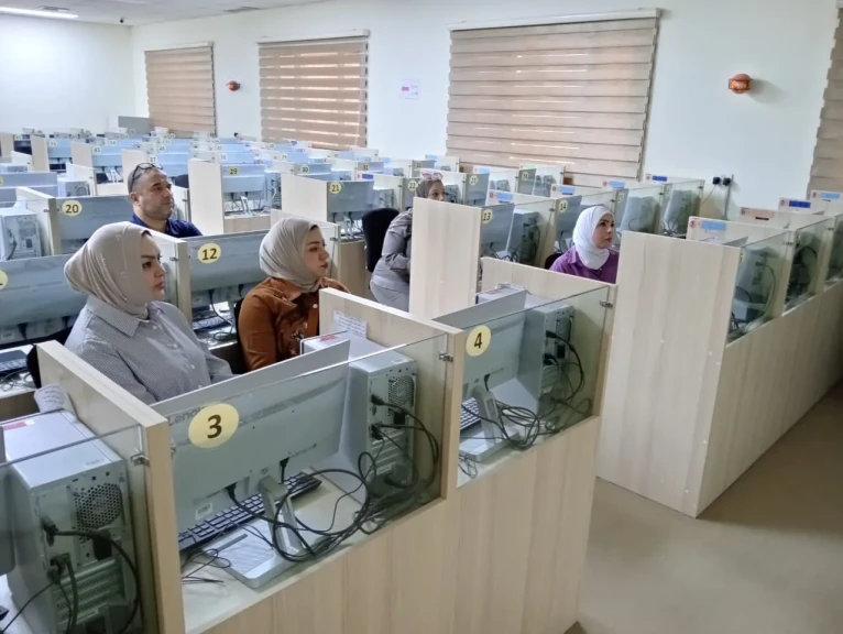 طب المستنصرية ببغداد تقيم دورة تدريبية عن اعداد تقارير احترافية باستخدام الاكسل
