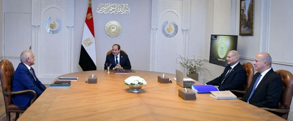 الرئيس السيسى يجتمع مع اللواء السيد الغالى رئيس مجلس إدارة صندوق تكريم... الرئيس السيسى يجتمع مع اللواء السيد الغالى رئيس مجلس إدارة صندوق تكريم شهداء وضحايا العمليات الحربية  والمدير التنفيذى للصندوق