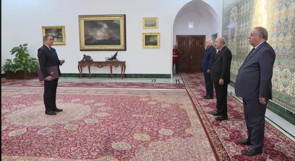 الرئيس الجزائري يؤكد دعم بلاده للجهود المصرية المخلصة لإحلال السلام والأمن في... الرئيس الجزائري يؤكد دعم بلاده للجهود المصرية المخلصة لإحلال السلام والأمن في المنطقة