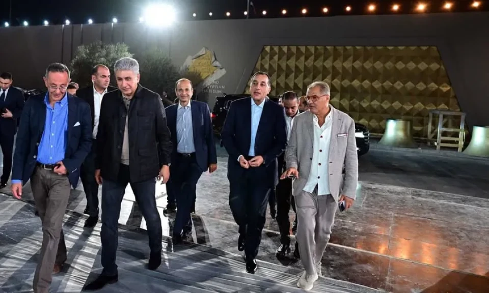 رئيس الوزراء يتابع ميدانياً اللمسات النهائية استعداداً لاحتفالية افتتاح المتحف المصري الكبير رئيس الوزراء يتابع ميدانياً اللمسات النهائية استعداداً لاحتفالية افتتاح المتحف المصري الكبير
