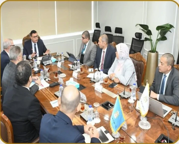 وزير الإسكان يتابع سير العمل بقطاع الشئون العقارية والتجارية بهيئة المجتمعات العمرانية الجديدة