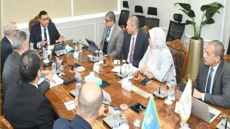 وزير الإسكان يتابع سير العمل بقطاع الشئون العقارية والتجارية بهيئة المجتمعات العمرانية الجديدة وزير الإسكان يتابع سير العمل بقطاع الشئون العقارية والتجارية بهيئة المجتمعات العمرانية الجديدة