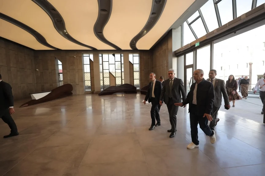 وزير السياحة والآثار يواصل متابعة الاستعدادات النهائية لافتتاح المتحف المصري الكبير غدًا وزير السياحة والآثار يواصل متابعة الاستعدادات النهائية لافتتاح المتحف المصري الكبير غدًا