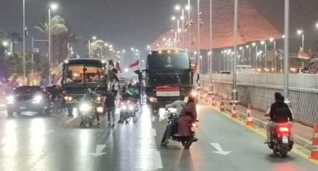 محافظة الجيزة تطلق حافلات تجوب الشوارع احتفالاً بافتتاح المتحف المصري الكبير محافظة الجيزة تطلق حافلات تجوب الشوارع احتفالاً بافتتاح المتحف المصري الكبير