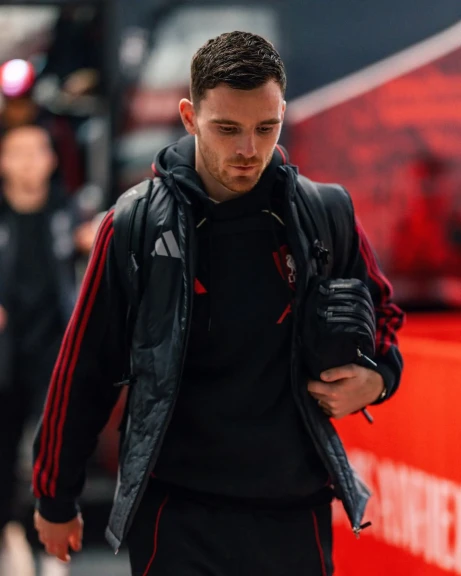 أرنى سلوت يعلن تشكيل ليفربول لمواجهة استون فيلا بالدوري الانجليزي الممتاز