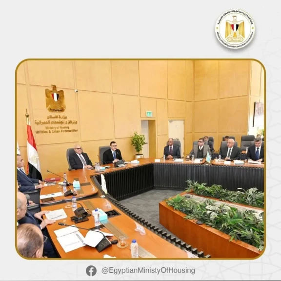 وزير الإسكان ورئيس الهيئة العربية للتصنيع يتابعان موقف تنفيذ مشروعات حياة كريمة