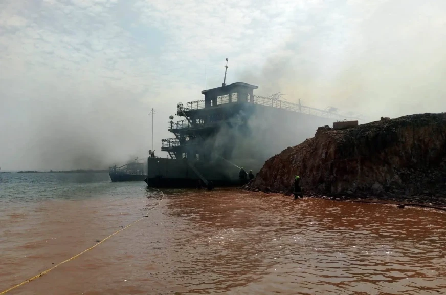 محافظ أسوان يتابع نجاح الحماية المدنية لإخماد حريق محدود بأحد البواخر السياحية