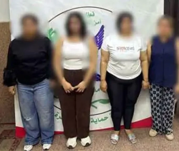 الداخلية:ضبط 4 سيدات لقيامهم بممارسة الأعمال المنافية للاداب العامة عبر التطبيقات