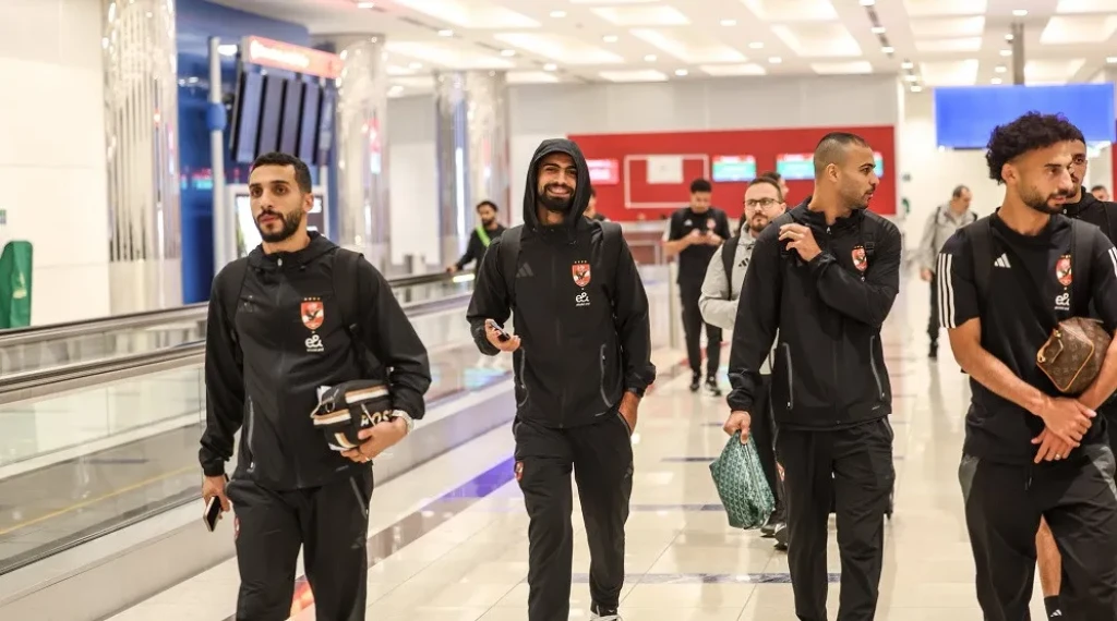 بعثة الأهلي تصل مطار دبي وتستعد للتوجه إلى مقر الإقامة في العين (صور)