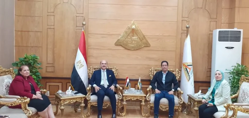 رئيس جامعة بنها يستقبل القائم بعمل رئيس جامعة السادات