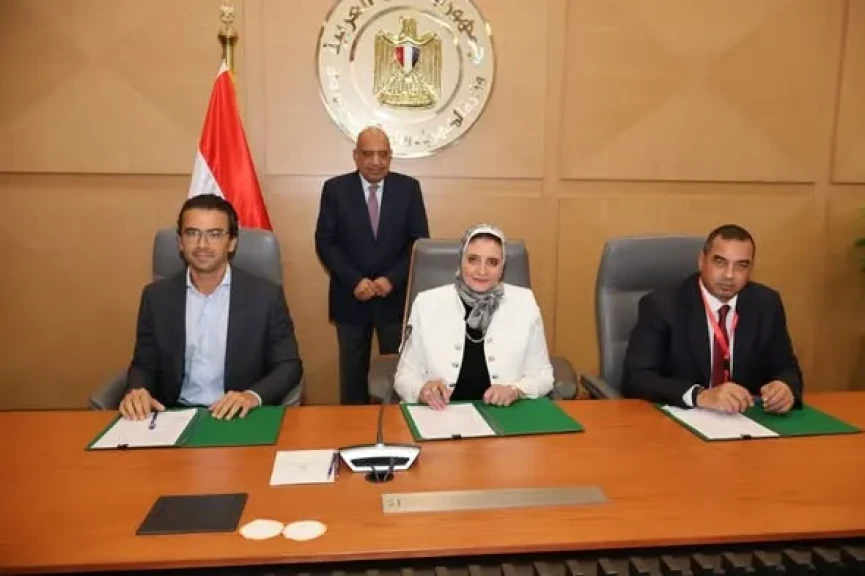 وزير الكهرباء والطاقة المتجددة يشهد مراسم توقيع الاتفاقيات المكملة لتنفيذ مشروعين إنتاج الكهرباء من الطاقة الشمسية قدرة 1200 ميجاوات وبطاريات تخزين سعة 720 ميجاوات ساعة