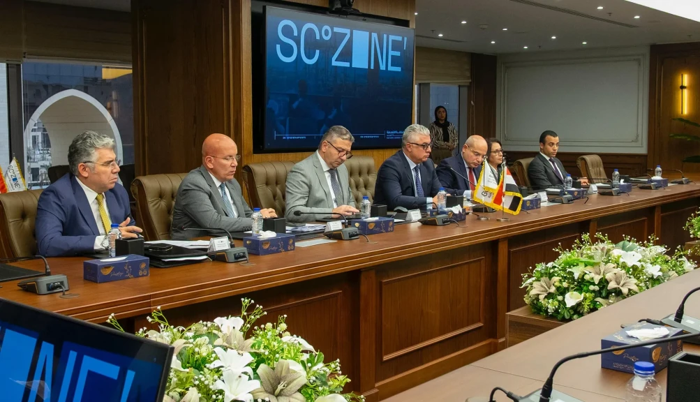 رئيس اقتصادية قناة السويس يستقبل النائب الأول لرئيس مجلس الوزراء القرغيزي لبحث فرص التعاون المشترك