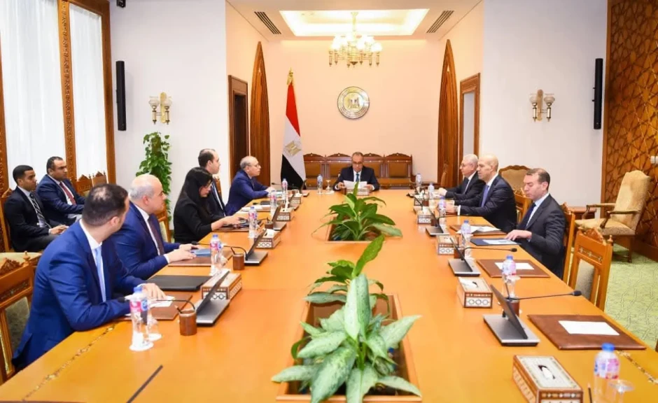 وزير الخارجية يلتقى قيادات وأعضاء القطاع الآسيوي وإدارة البحوث والتخطيط السياسي وإدارة الأزمات