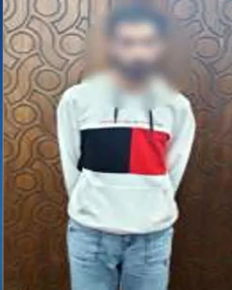 الداخلية:ضبط أحد الأشخاص لقيامه بممارسة أعمال الفجور باستخدام أحد التطبيقات