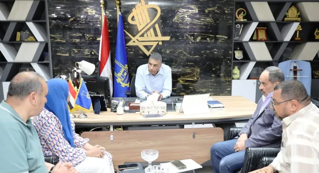 محافظ أسوان يترأس الإجتماع التنسيقى لقطاع مياه الشرب والصرف الصحى