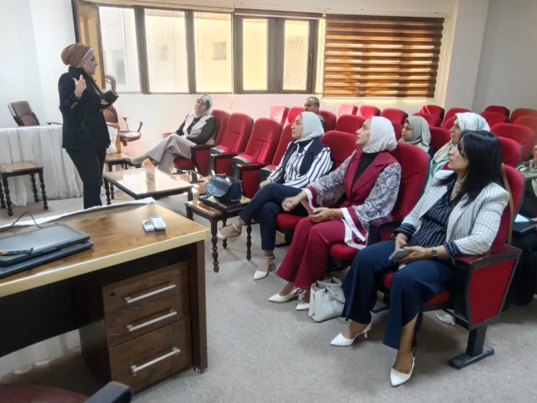 كلية طب المستنصرية ببغداد تقيم محاضرة علمية عن السمنة ومضاعفاتها الصحية