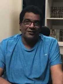 بدء عزاء السيناريست أحمد عبد الله من مسجد الشرطة بالشيخ زايد بحضور نجوم الوسط الفنى