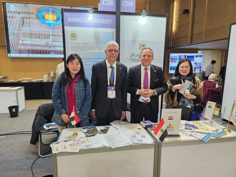 رئيس جامعة المنوفية يلتقي بوفود الجامعات العالمية المشاركة في قمة التعليم العالي QS بجامعة كوريا