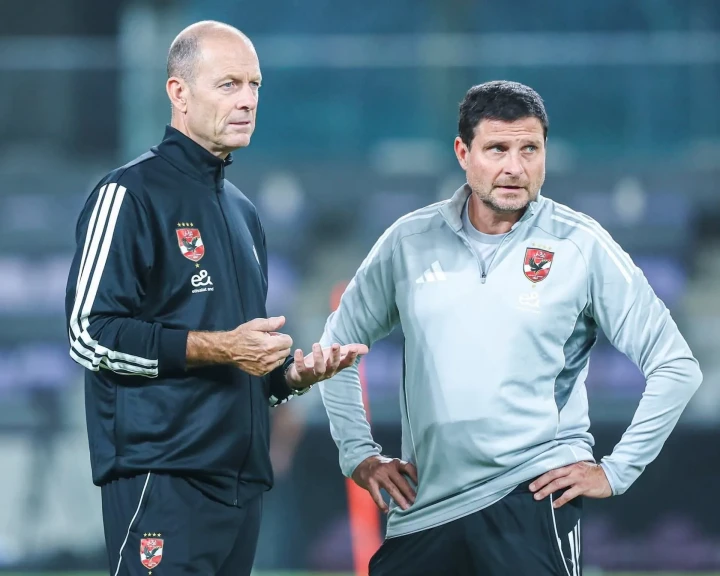 توروب يحاضر اللاعبين قبل التحرك إلى استاد هزاع بن زايد