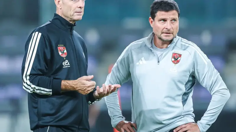 توروب يحاضر اللاعبين قبل التحرك إلى استاد هزاع بن زايد