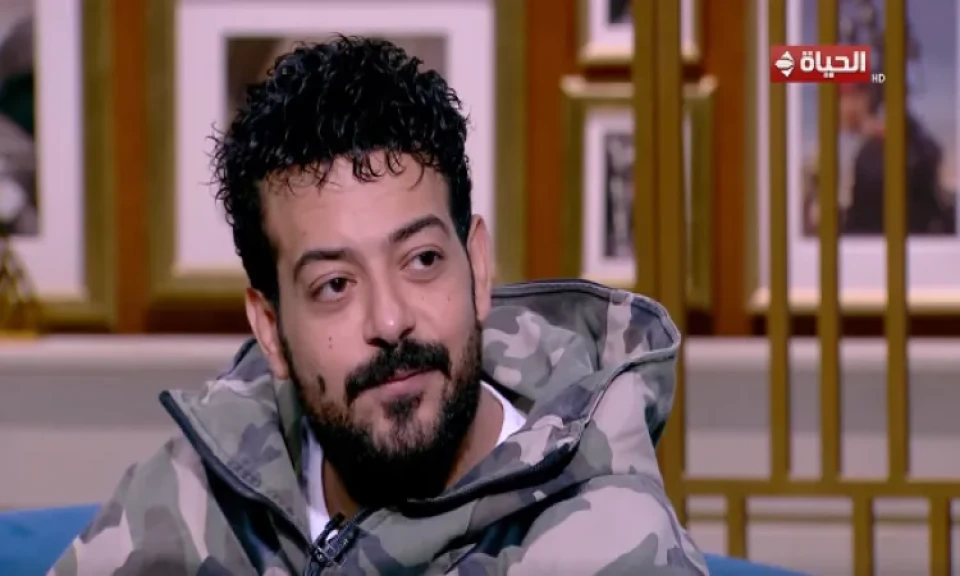 تعرض المطرب الشعبي إسماعيل الليثي لـ حادث سير