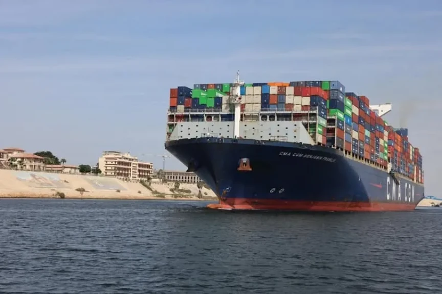 الفريق أسامة ربيع: ”قناة السويس شهدت عبور سفينة الحاويات CMA CGM BENJAMIN FRANKLIN