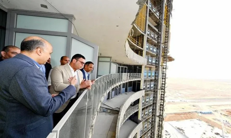 وزير الإسكان يتابع موقف تنفيذ أبراج ”الداون تاون” بمدينة العلمين الجديدة