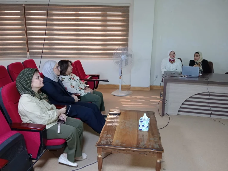 محاضرة علمية في كلية طب المستنصرية ببغداد عن التهاب السحايا والدماغ الأميبي الأولي