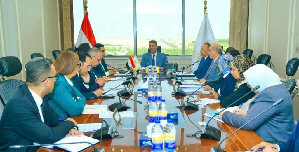 اجتماع برئاسة اللواء وليد أبو المجد نائب وزير التموين والتجارة الداخلية  لبحث إنشاء المركز اللوجستي العالمي لتخزين وتوزيع الحبوب بميناء شرق بورسعيدد