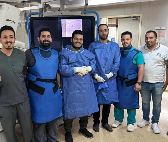 تدخل طبي دقيق بمعهد الكبد القومي  بجامعة المنوفية يُنقذ حياة مريض من نزيف حاد دون جراحة