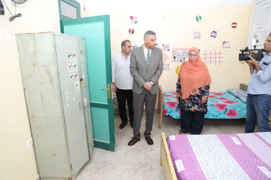 محافظ أسوان يتابع جاهزية مقار اللجان الإنتخابية لمجلس النواب 2025