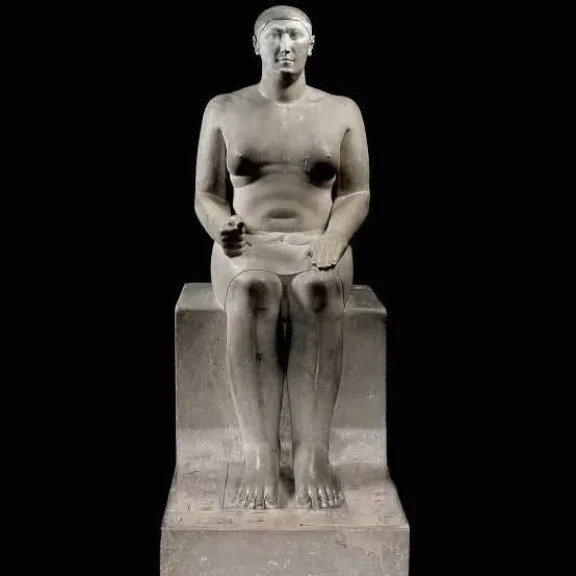 تمثال حم إيونو رمز السلطة والخلود في مصر القديمة