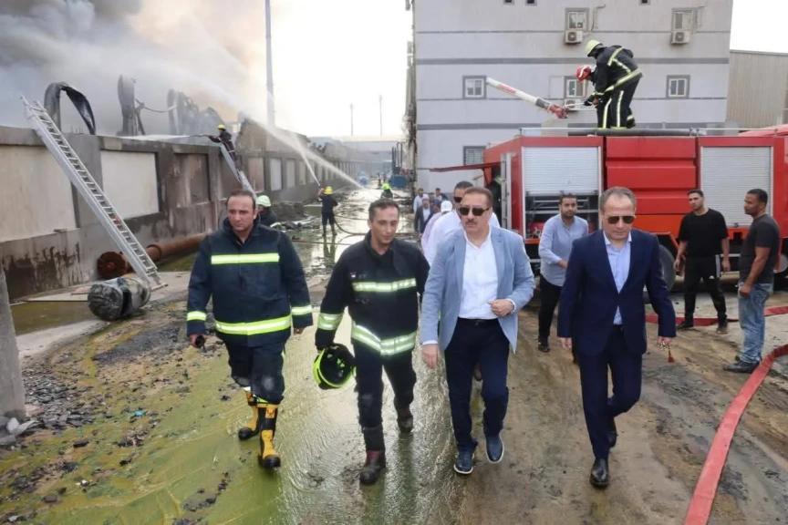 محافظ المنوفية يتفقد حريق مصنع بالسادات