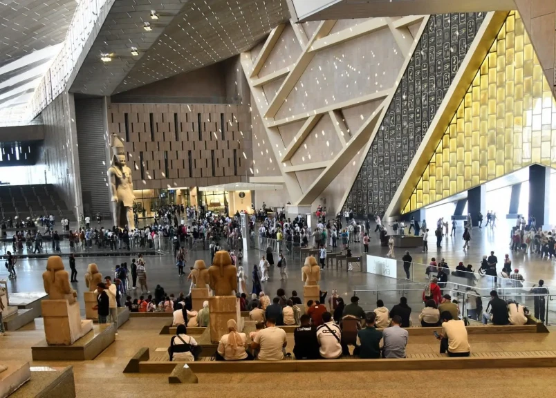 لليوم السابع على التوالي منذ افتتاحه للجمهور يواصل المتحف المصري الكبير استقبال زائريه
