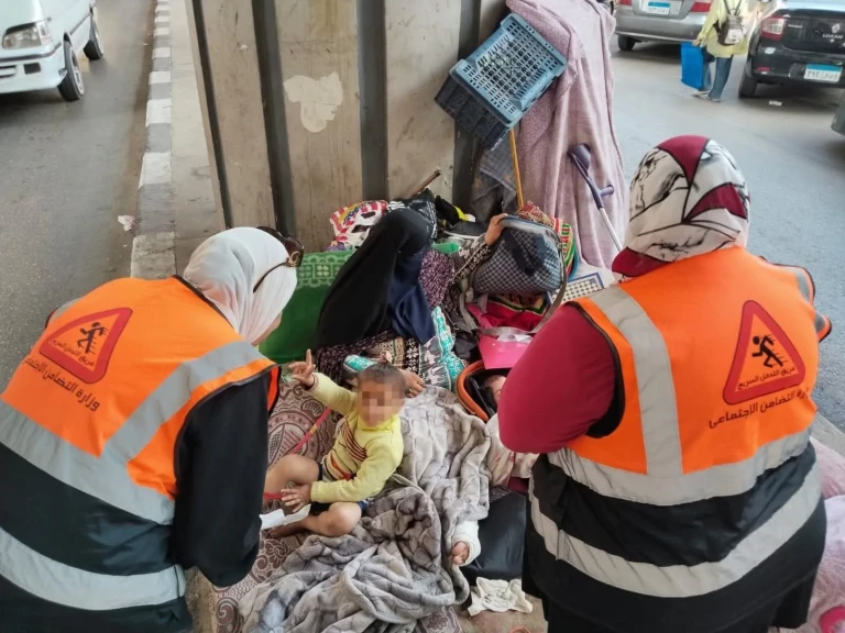 التضامن الاجتماعي: التدخل السريع ينقذ أسرة بلا مأوى في القاهرة