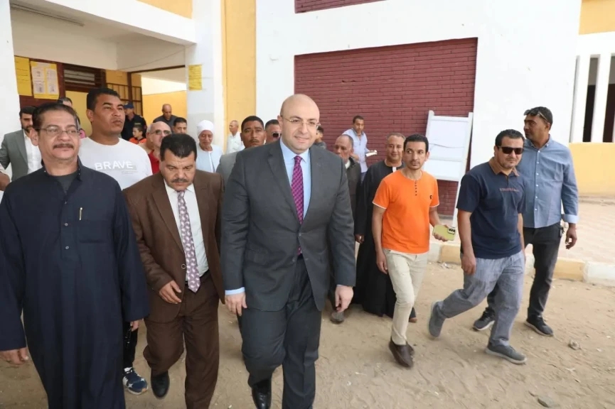 محافظ بني سويف يتفقد عدداً من اللجان الانتخابية بمركزي بني سويف وببا