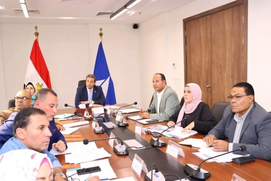 محافظ دمياط يبحث خطة تنفيذ خريطة تفاعلية للطرق على مستوى المحافظة