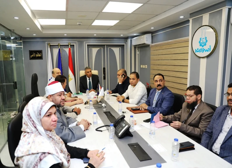 محافظ أسوان ينقل الأجواء الإنتخابية إلى وزيرة التنمية المحلية عبر تقنية الفيديوكونفرانس