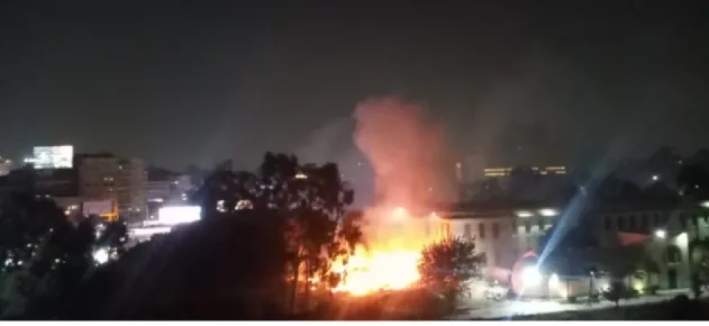 عاجل .. اندلاع حريق فى مخلفات زراعية بحديقة المتحف الزراعى بالدقى