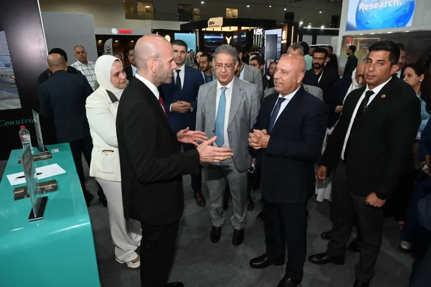 وزير الصناعة والنقل يتفقد قاعة شركات صناعة السيارات ومكوناتها والأجهزة المنزلية بالمعرض