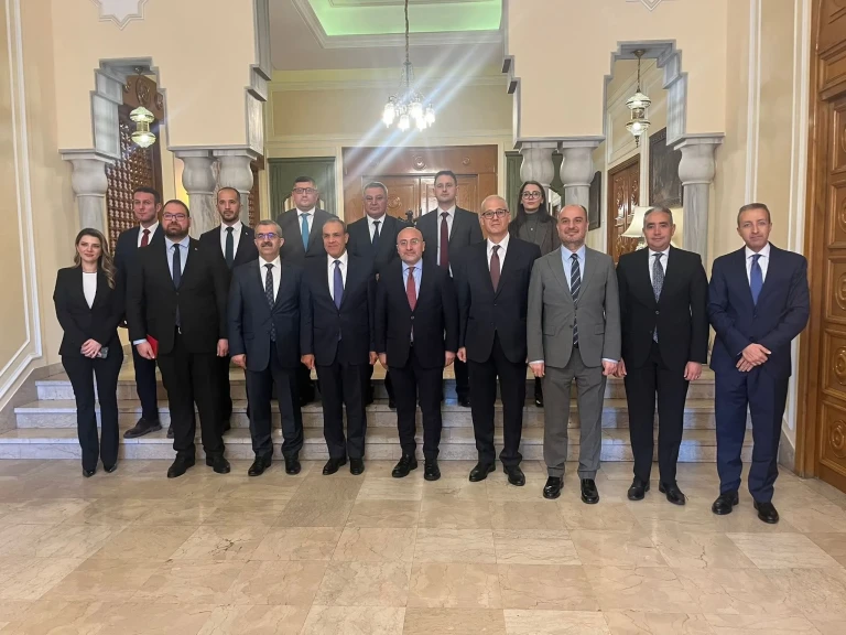 وزير الخارجية يشارك في جلسة نقاشية بمركز الأبحاث التركي  SETA