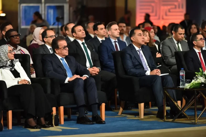 رئيس الوزراء ونائبه لشئون التنمية البشرية يشهدان جلسة حوارية رفيعة المستوى في مؤتمر PHDC25