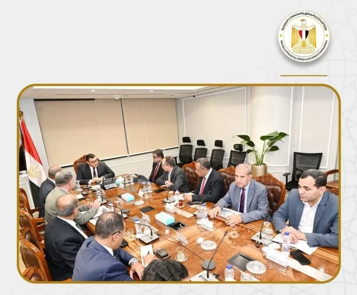 وزير الإسكان يتابع أخر مستجدات مشروعات التي تنفذها المقاولون العرب