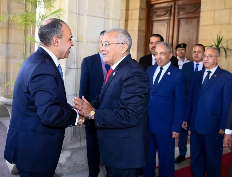 وزير الخارجية دكتور بدر عبد العاطي يلتقي رئيس مجلس الشيوخ