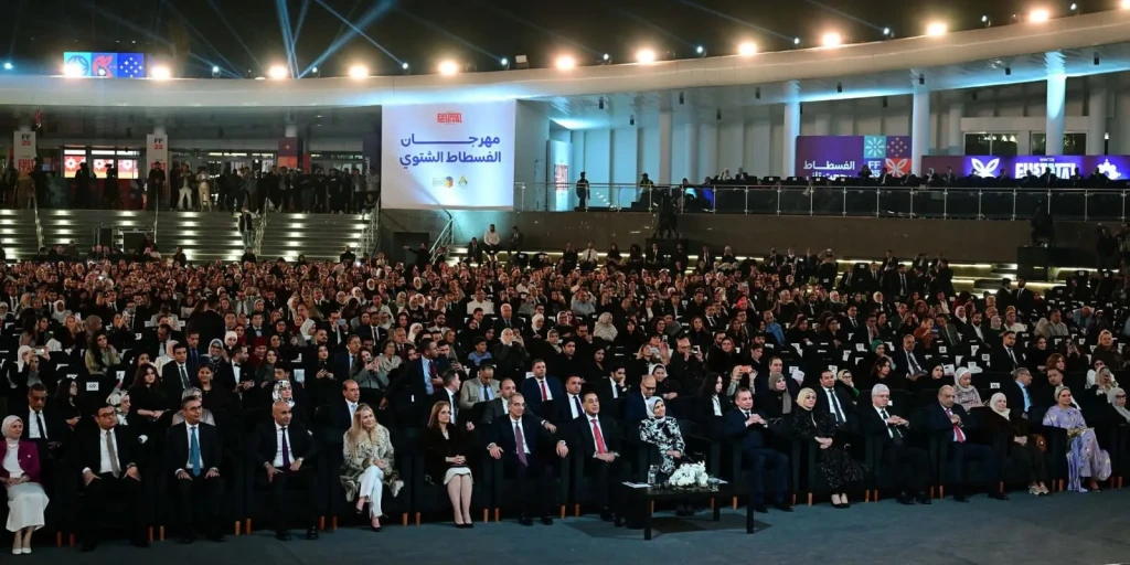 مدبولي يتفاعل بعفوية مع ألحان الموسيقار عُمر خيرت خلال حفل ”الفسطاط” ويردد مع الحضور أغنية ”عارفة”