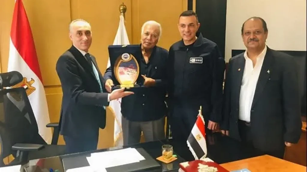 رئيس الاتحاد المصري للمظلات والرياضات الجوية يجري زيارة لقطاع الرياضة بوزارة الشباب والرياضة