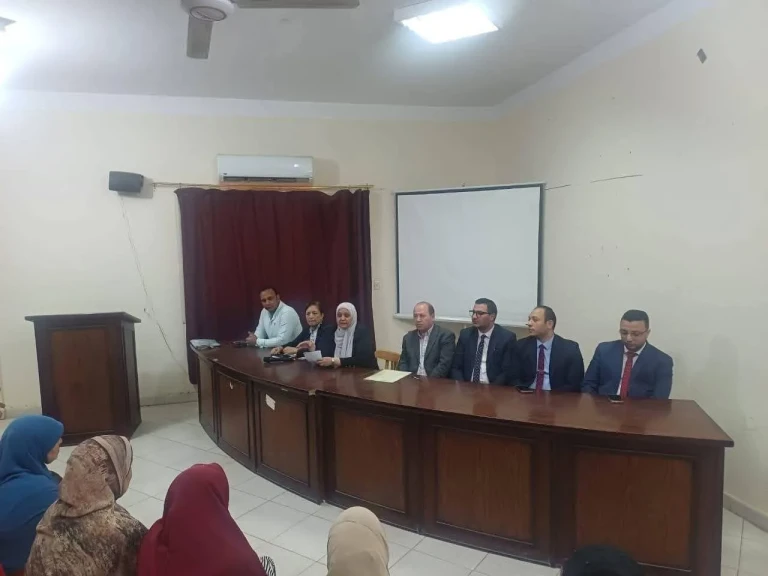 المنيا : ندوة توعوية حول “مزايا برنامج مشروعك وصندوق التنمية المحلية لتمكين المرأة والشباب”ببني مزار