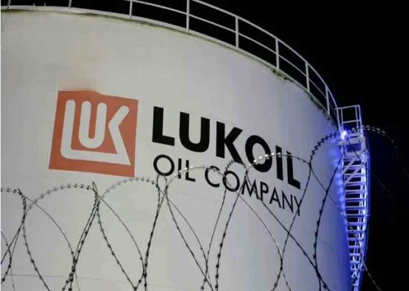 واشنطن تمدد إعفاء شركة النفط الروسية العملاقة ”لوك أويل” من العقوبات
