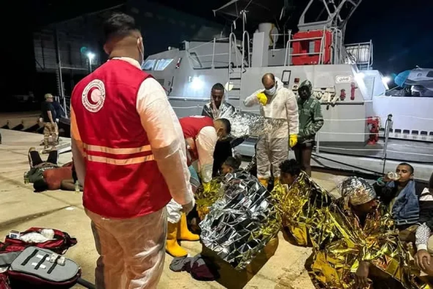 غرق 4 وفقد آخرين في انقلاب قاربين يقلان مهاجرين غير شرعيين قبالة سواحل ليبيا