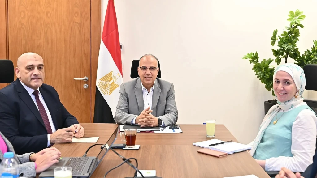 وزير الري يبحث إجراءات إعداد دراسة لتقييم معدلات الملوحة بشبكة المصارف الزراعية